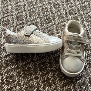 BRAND NEW NEVER WORN! Toddler size 6 gold glitter sneaker